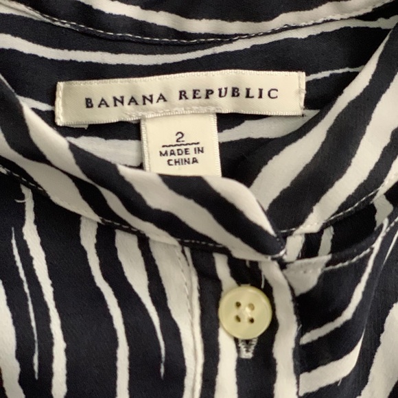 Banana Republic Black and White Tunic Blouse - Picture 3 of 6